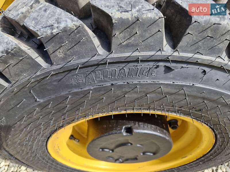 Экскаватор погрузчик JCB 2CX 2008 в Черновцах