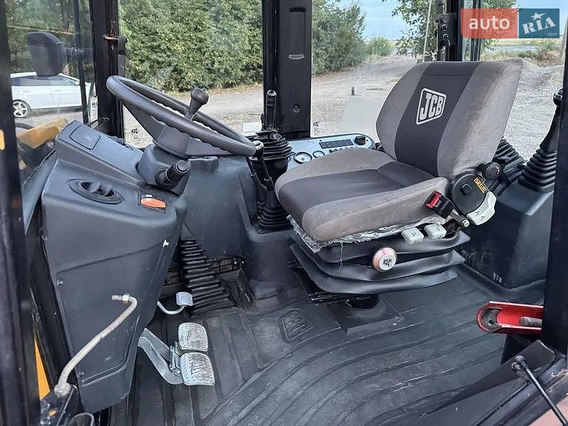 Экскаватор погрузчик JCB 2CX 2003 в Черновцах