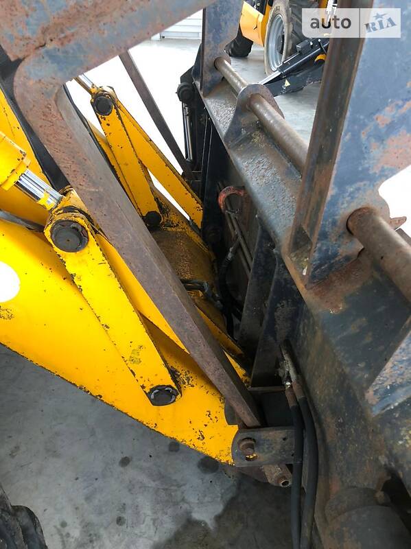 Екскаватор навантажувач JCB 3CX 2000 в Горохові