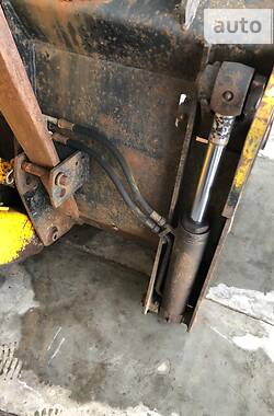 Экскаватор погрузчик JCB 3CX 2000 в 