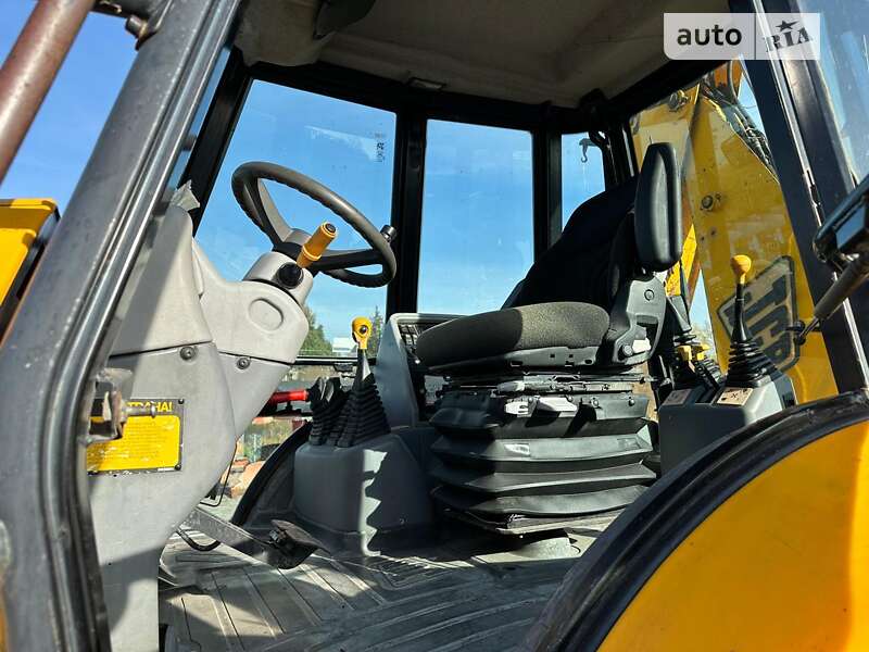 Екскаватор навантажувач JCB 3CX 2000 в Горохові