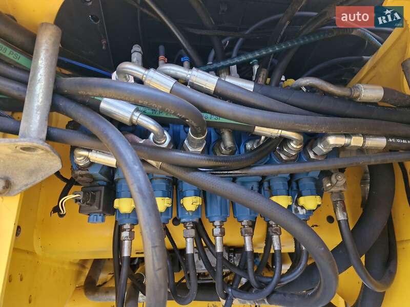Экскаватор погрузчик JCB 3CX 2005 в Черновцах