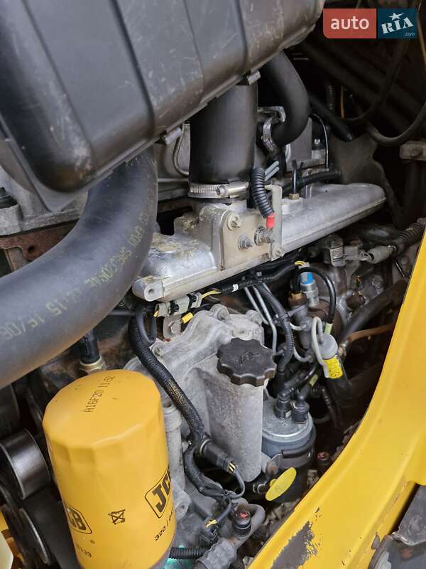 Экскаватор погрузчик JCB 3CX 2005 в Черновцах