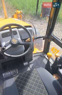 Экскаватор погрузчик JCB 3CX 2000 в 