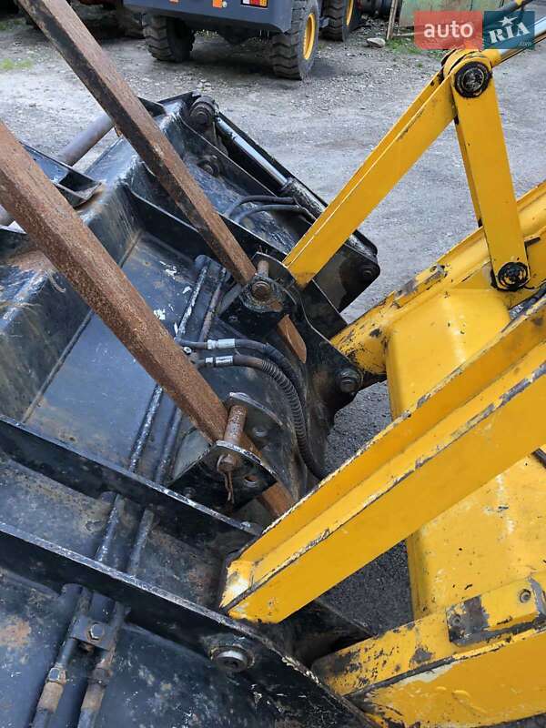 Екскаватор навантажувач JCB 3CX 2006 в Калуші