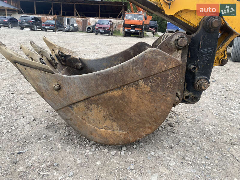 Екскаватор навантажувач JCB 3CX 2004 в Ворохті