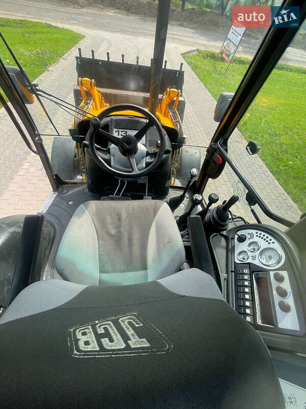 Экскаватор погрузчик JCB 3CX 2006 в Черновцах