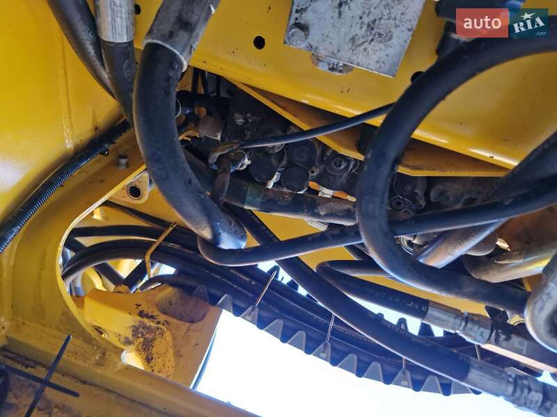 Экскаватор погрузчик JCB 3CX 2009 в Черновцах