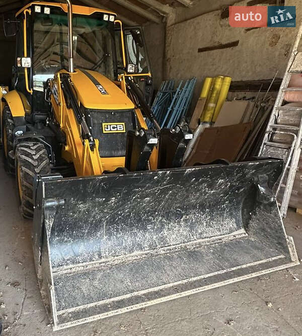 Екскаватор навантажувач JCB 3CX 2022 в Чернівцях фото Екскаватор навантажувач JCB 3CX 2022 в Чернівцях