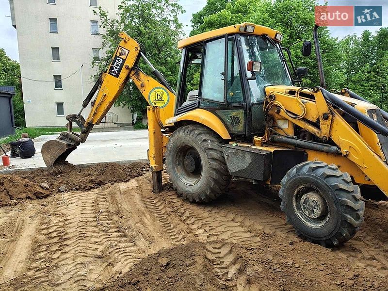 Экскаватор погрузчик JCB 3CX 2001 в Ладыжине
