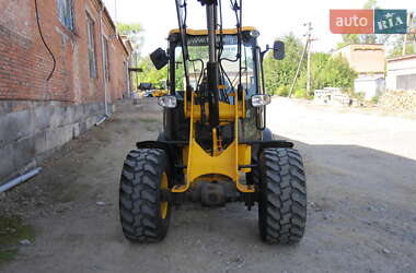 Фронтальный погрузчик JCB 406 2011 в 