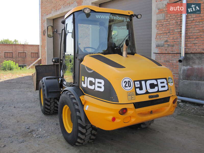 Фронтальні навантажувачі JCB 406 2011 в Вінниці