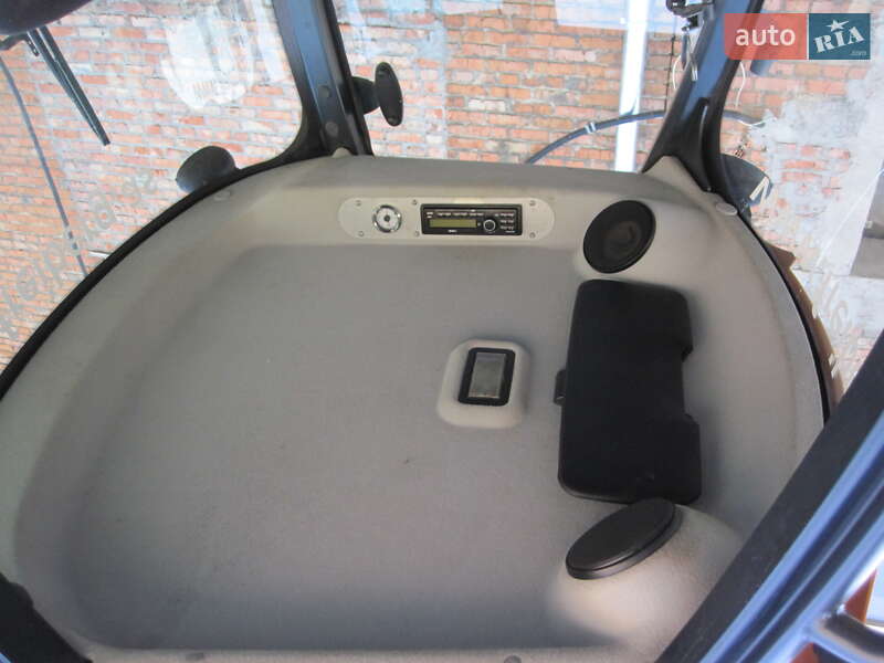 Фронтальный погрузчик JCB 406 2011 в Виннице