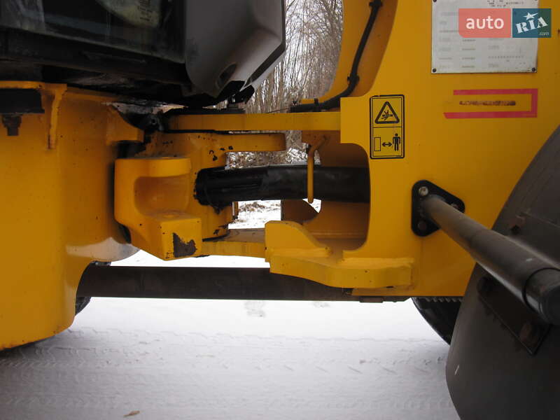 Фронтальні навантажувачі JCB 406 2011 в Вінниці