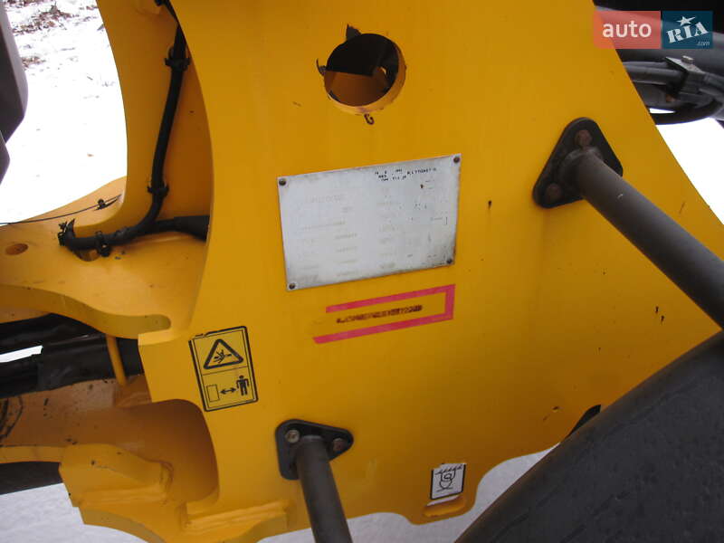 Фронтальні навантажувачі JCB 406 2011 в Вінниці