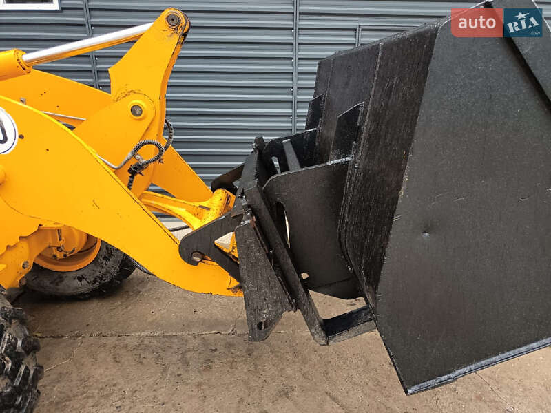 Фронтальный погрузчик JCB 407 2006 в Житомире