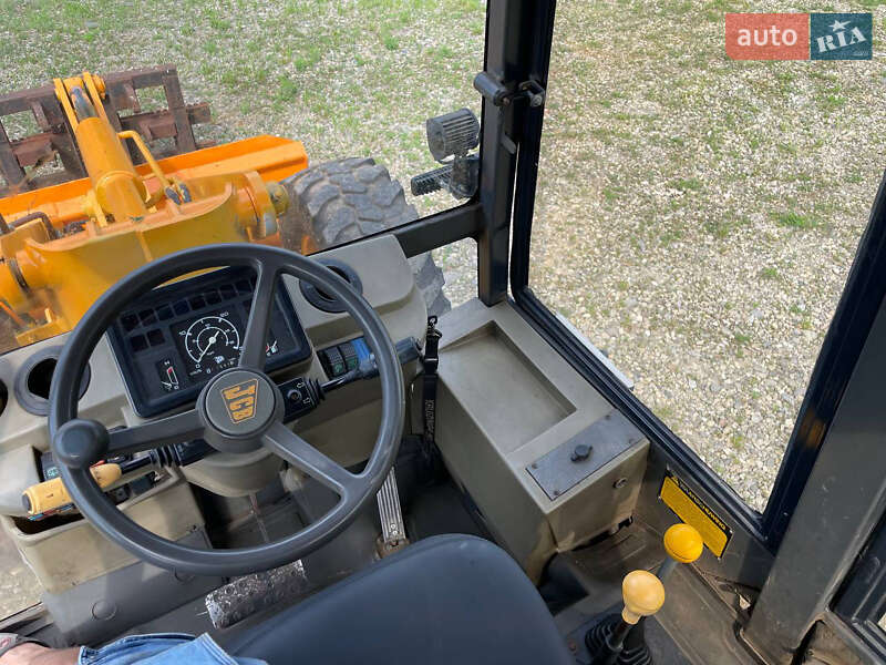 Фронтальный погрузчик JCB 409 1998 в Черновцах