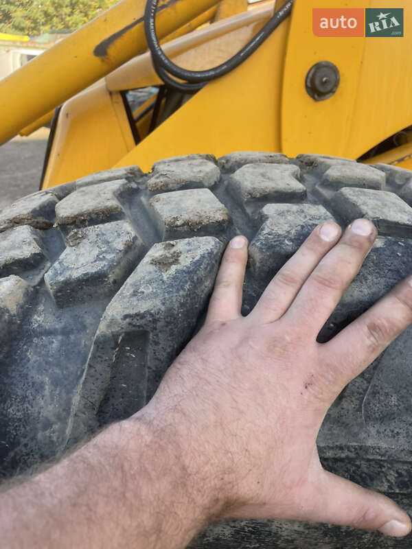 Екскаватор навантажувач JCB 4CX 2003 в Чернівцях