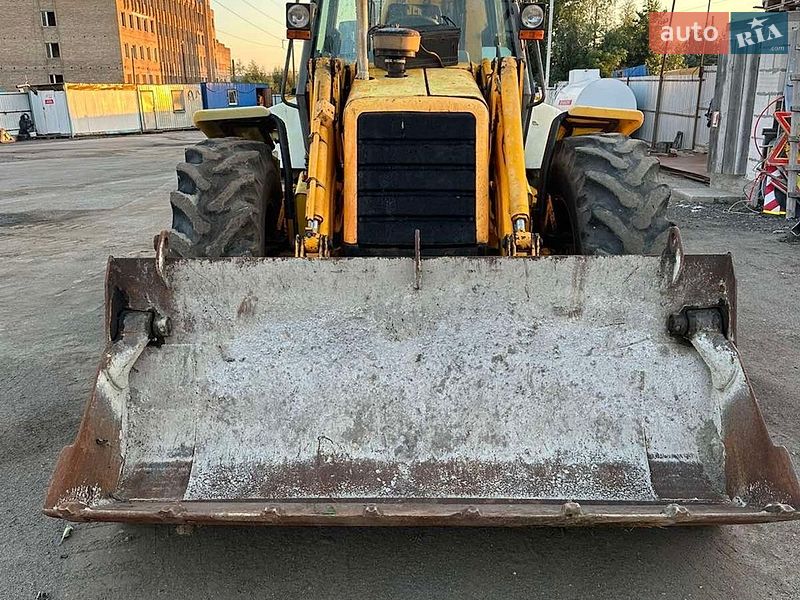 Екскаватор навантажувач JCB 4CX 2004 в Вишневому