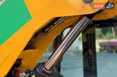 Телескопический погрузчик JCB 525-60 Hi-Viz 2017 в 