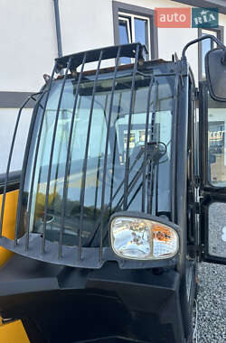 Телескопический погрузчик JCB 535-140 2015 в 
