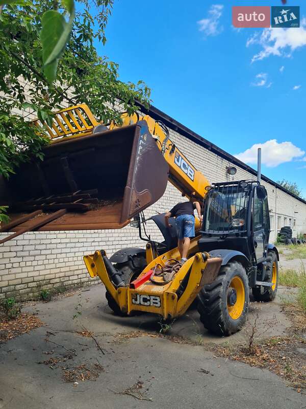 JCB 535-140 2013
