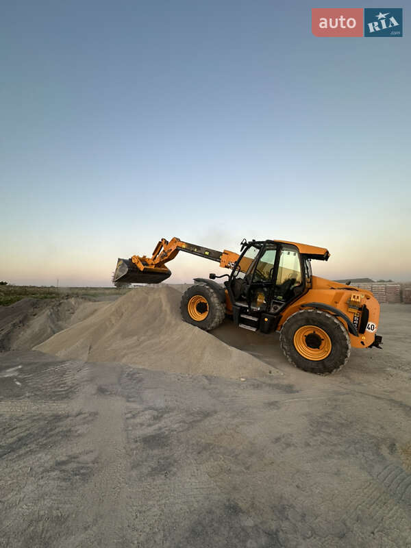 Телескопический погрузчик JCB 541-70 2010 в Залещиках