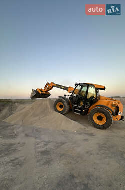 Телескопический погрузчик JCB 541-70 2010 в 