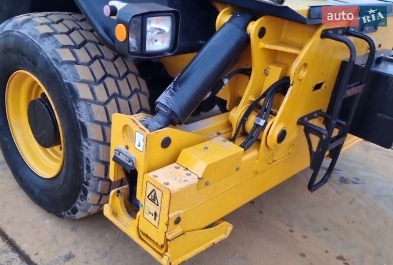 Телескопічні навантажувачі JCB 555-210R 2020 в Рівному