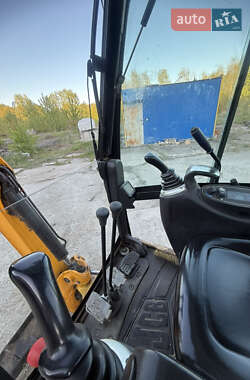Экскаватор погрузчик JCB 8018 2014 в 