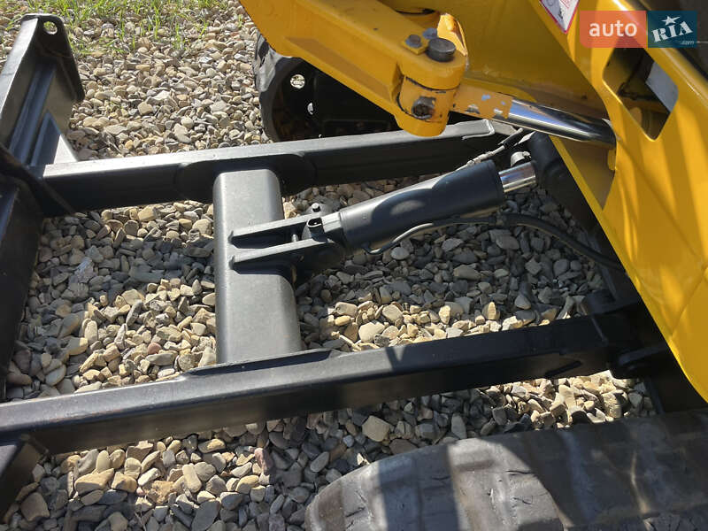 Міні-екскаватор JCB 8030 2007 в Чернівцях