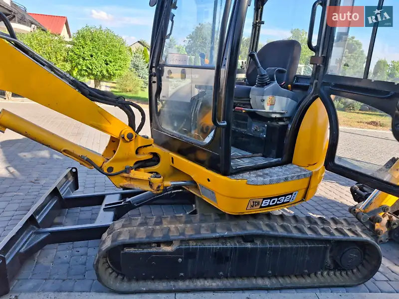JCB 8032 2005