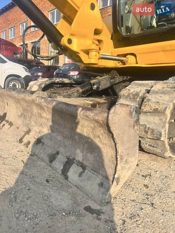 Экскаватор погрузчик JCB 8085 2005 в Львове