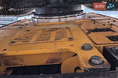 Гусеничный экскаватор JCB JS 130 2014 в 