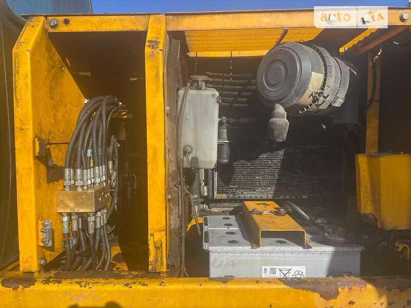Гусеничный экскаватор JCB JS 160 2003 в Хусте