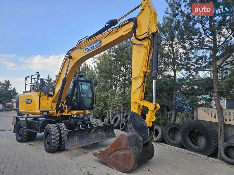 Колесный экскаватор JCB JS 175 2011 в Бучаче