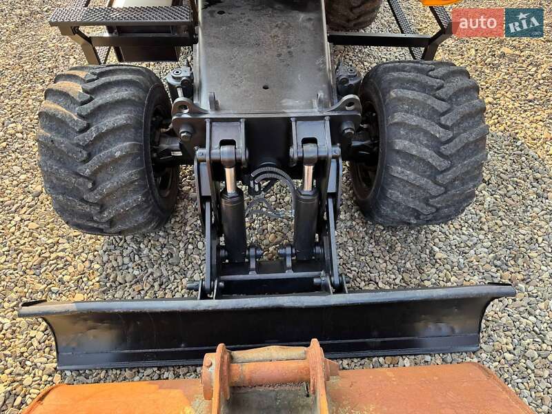 Колесный экскаватор JCB JS 175 2007 в Черновцах