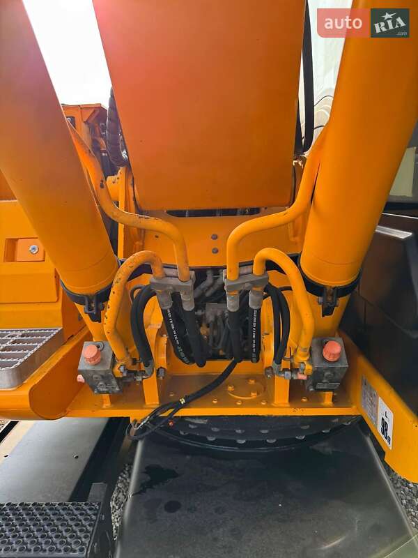 Колесный экскаватор JCB JS 175 2007 в Черновцах