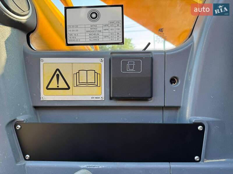Колесный экскаватор JCB JS 175 2007 в Черновцах