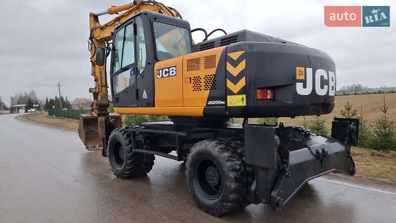 Колесный экскаватор JCB JS 200 2005 в Беляевке