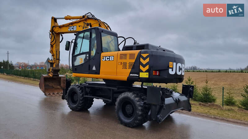 Колесный экскаватор JCB JS 200 2005 в Беляевке