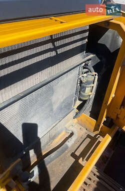 Гусеничный экскаватор JCB JS 200 2007 в 