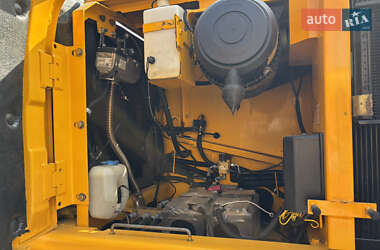 Гусеничный экскаватор JCB JS 200 2012 в 