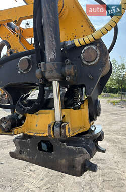 Гусеничный экскаватор JCB JS 200 2012 в 