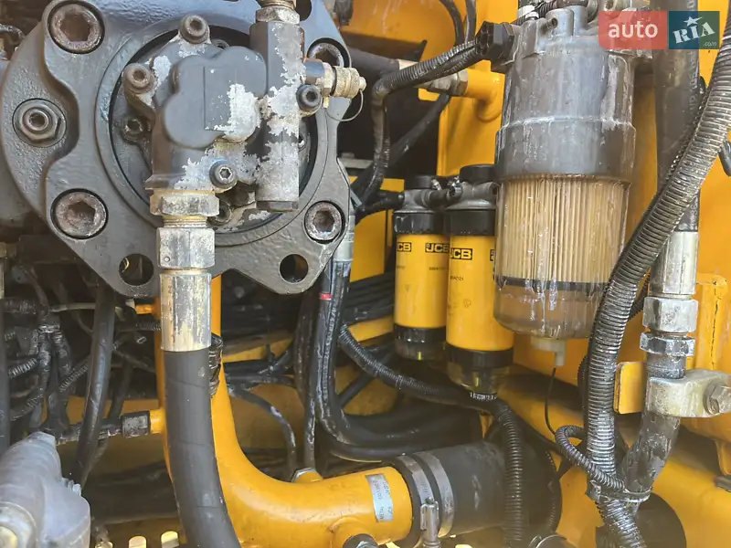 Гусеничный экскаватор JCB JS 210 2012 в 