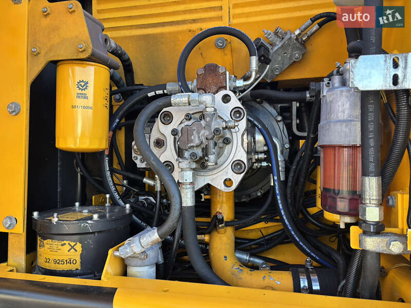 Гусеничный экскаватор JCB JS 210 2012 в Львове