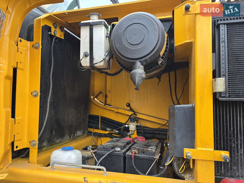 Гусеничный экскаватор JCB JS 220 2012 в Львове