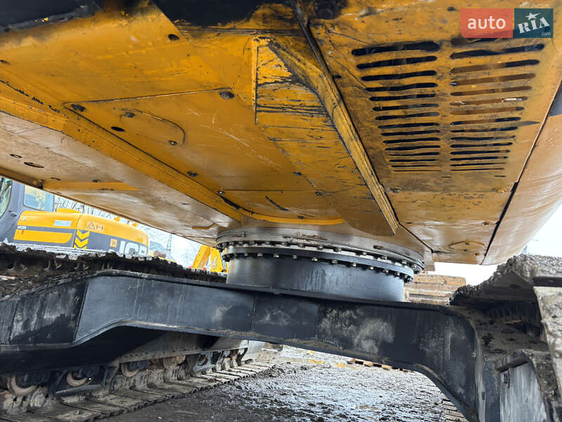 Гусеничный экскаватор JCB JS 220 2012 в Львове