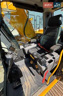 Гусеничный экскаватор JCB JS 220LC 2020 в 