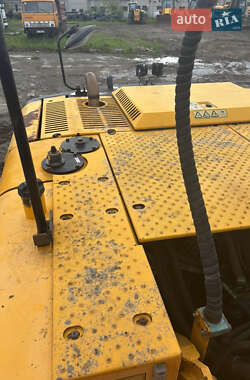 Гусеничный экскаватор JCB JS 220LC 2013 в 